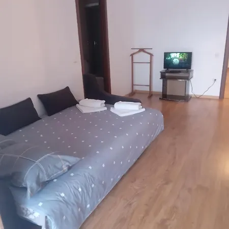 Apartment Doba - центр 4 кім студія 10 місць з кондиціонером ! *