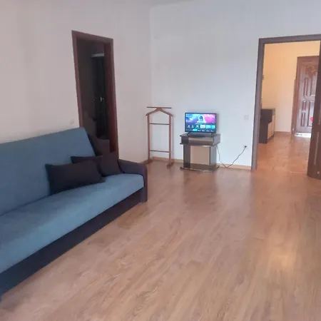 Doba - центр 4 кім студія 10 місць з кондиціонером ! Apartment